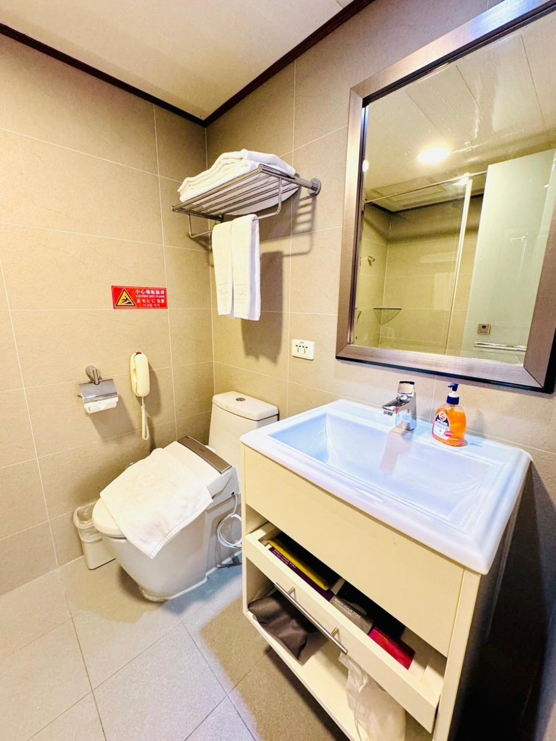 Hub Hotel Kaohsiung Cisian Branch Luaran gambar