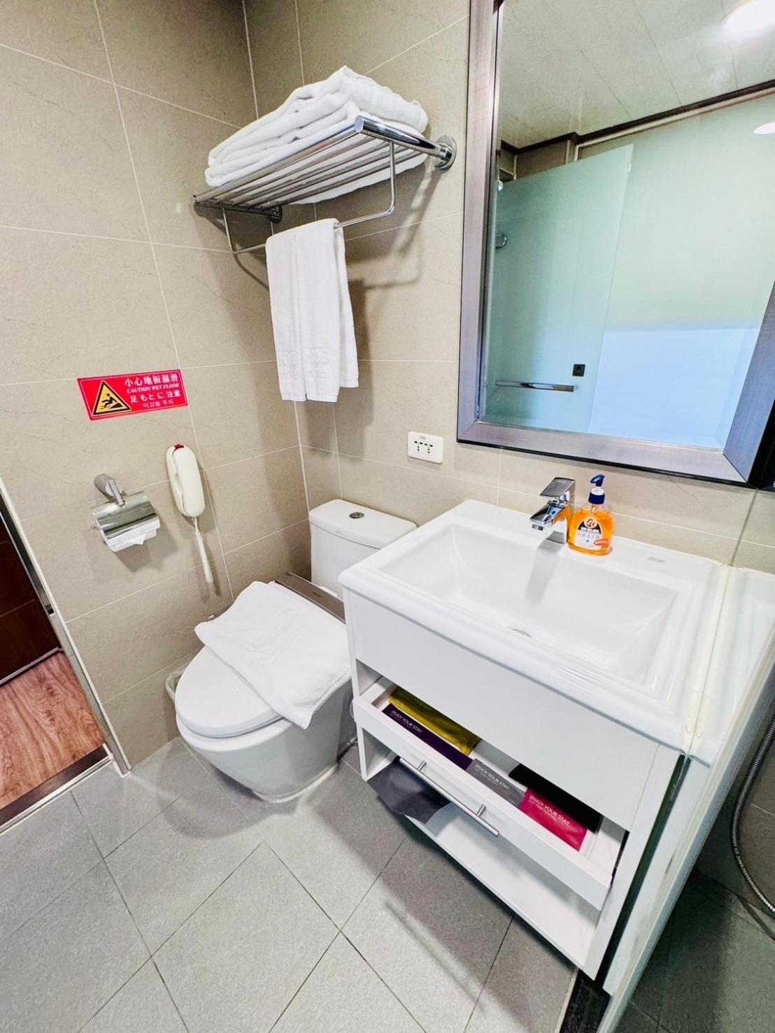 Hub Hotel Kaohsiung Cisian Branch Luaran gambar